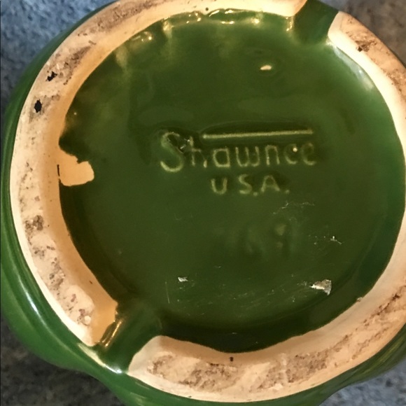 SHAWNEE Green Ceramic Vase w/ Wavy/Ruffle Rim - Picture 6 of 7